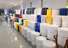 大屌操视频吉安容器一楼涂料桶、机油桶展区